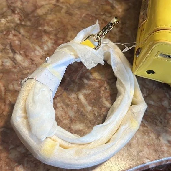 Kate Spade Taxi Cab Handbag w/dust cover - Picture 4 of 16